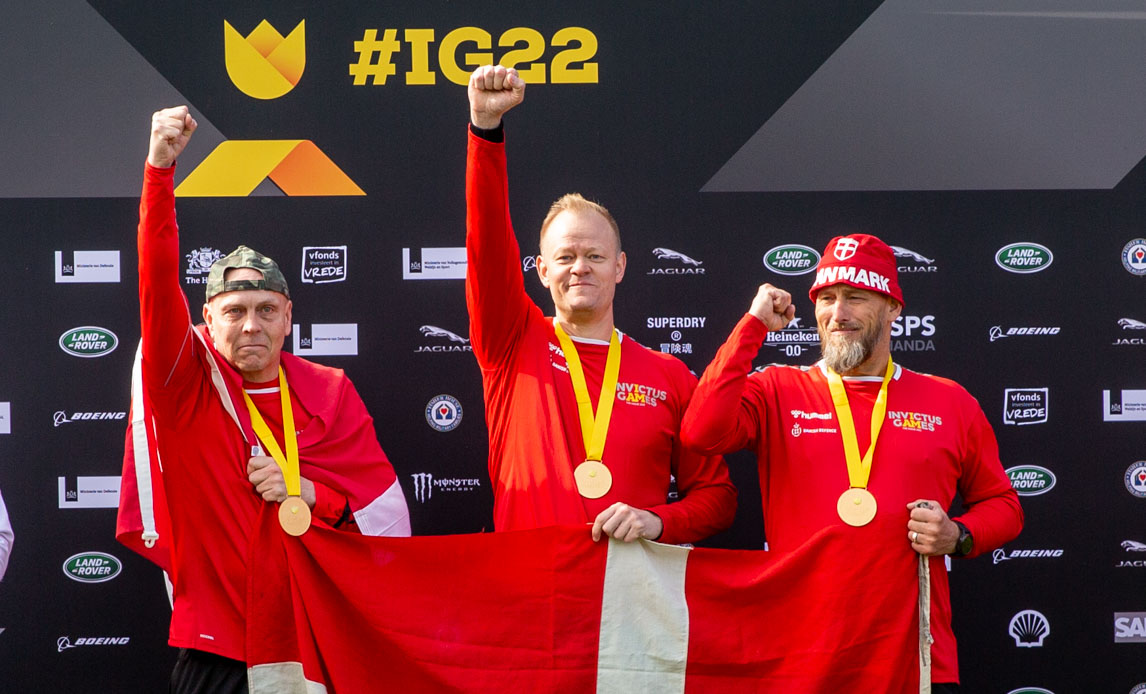 De tre glade guldvindere med guldmedaljerne. Fra venstre Jesper Smollerup, Uffe Bjerregaard Christensen og Bubby Johannesen.