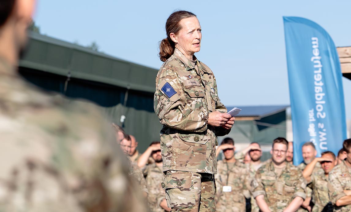 Albinus  taler i Letland på flagdagen
