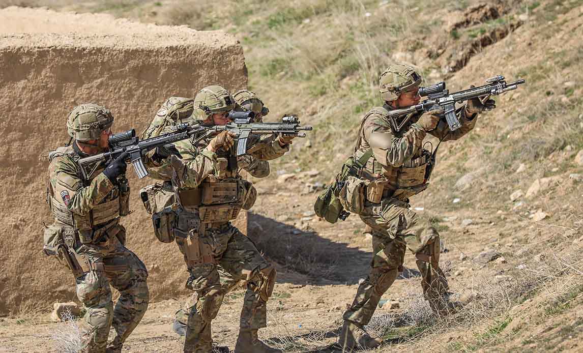 Danske soldater i Afghanistan på skydebanen i et større øvelsesterræn uden for hovedstaden Kabul.