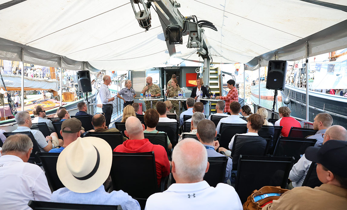 Debat fra Forsvarets stand på Folkemødet.