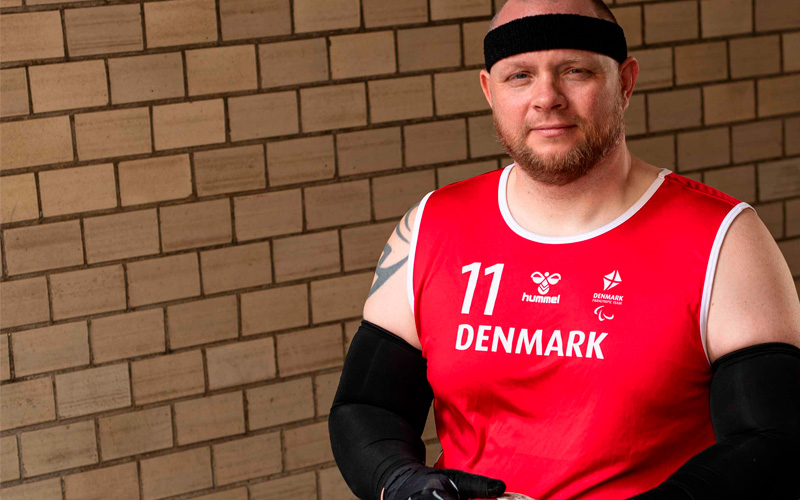 Portrætfoto af veteran og kørestolsrugbyspiller Mark Peters