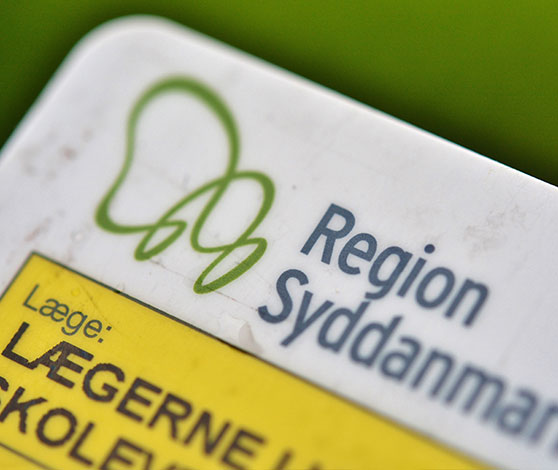 Et ultranært billede af det gule sygesikringskort fra Region Syddanmark
